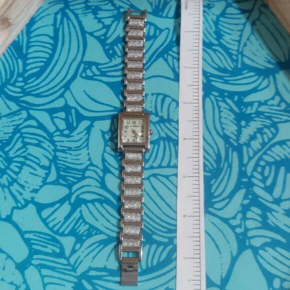 Watch with New Battery from Estate Sale ID22 - Picture 2 of 2